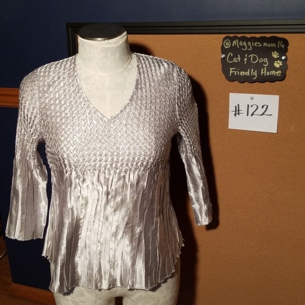 CATO Silver top.  Large.